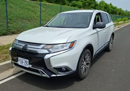 Mitsubishi Outlander SE